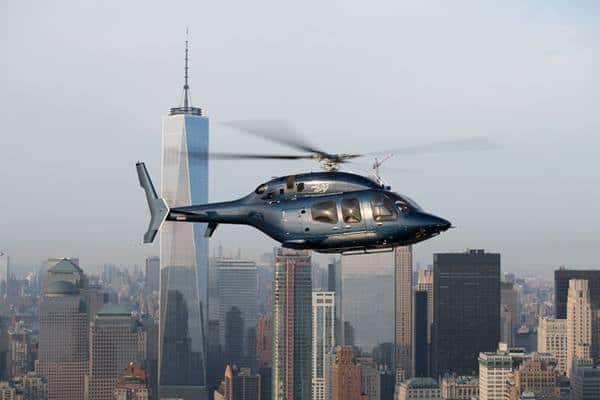 Bell 429 im Flug über New York City