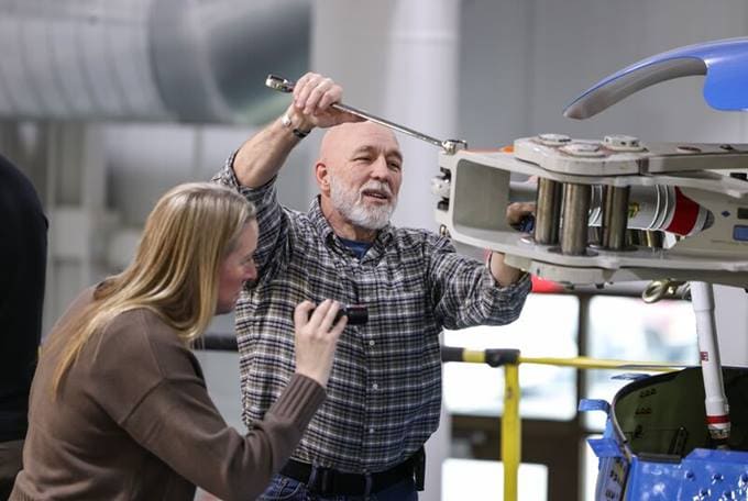 Wartung bei der Bell-Ausbildungsakademie